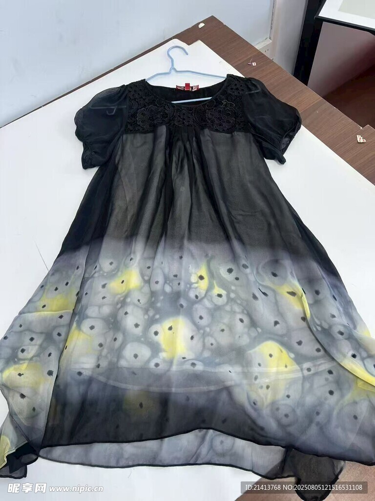 黑色渐变印花女士连衣裙