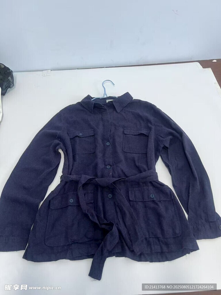 深蓝色系带长袖上衣展示