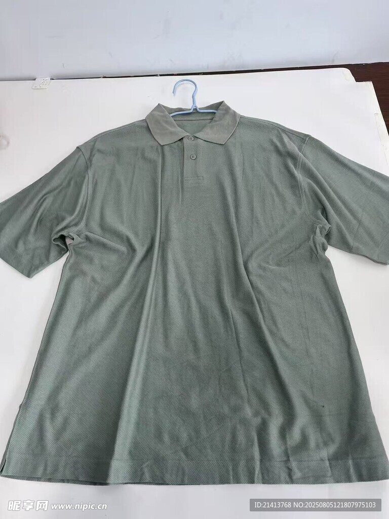 绿色短袖衬衫展示