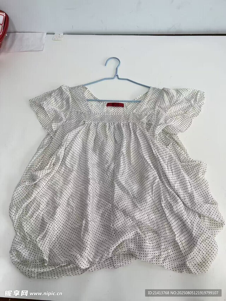 浅色系蕾丝短袖女童上衣
