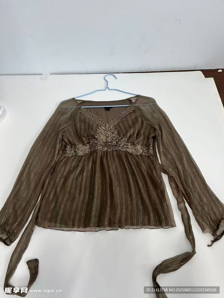 褶皱长袖上衣展示