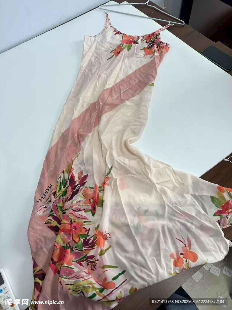 花卉图案女士连衣裙