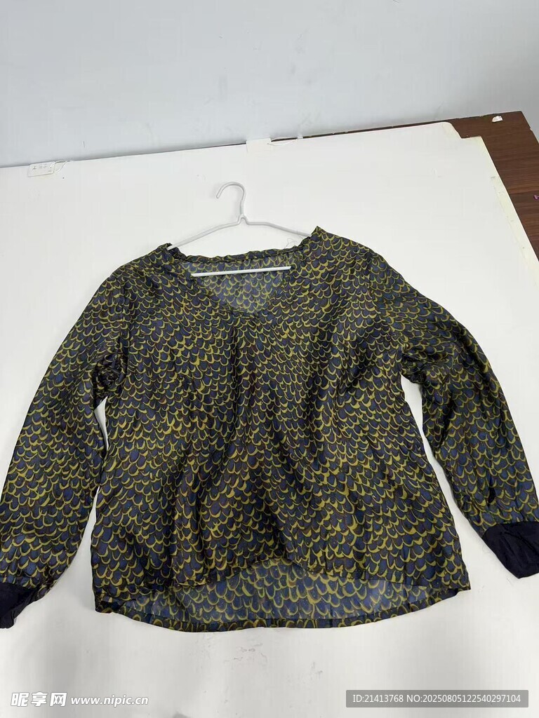 复古花纹长袖上衣展示