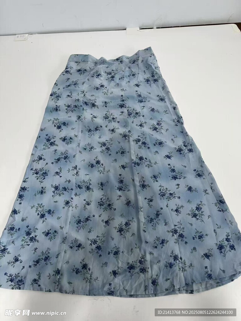 蓝底碎花半身裙展示