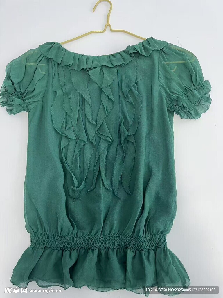 绿色荷叶边短袖女式上衣