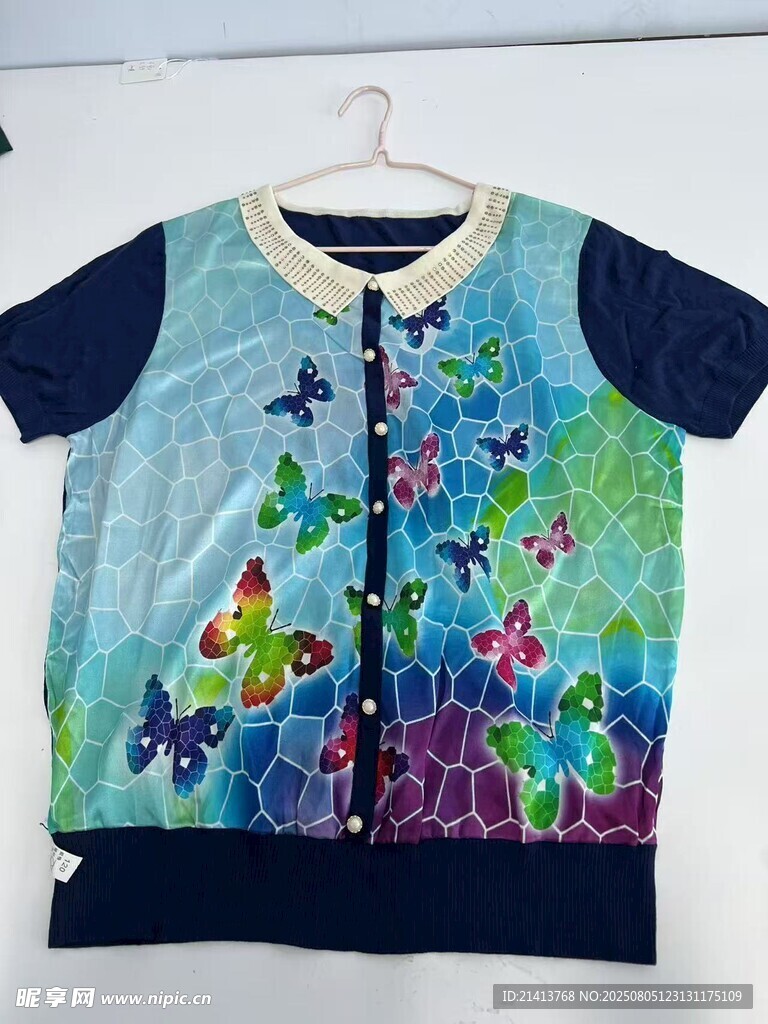 彩色花卉蝴蝶图案儿童上衣