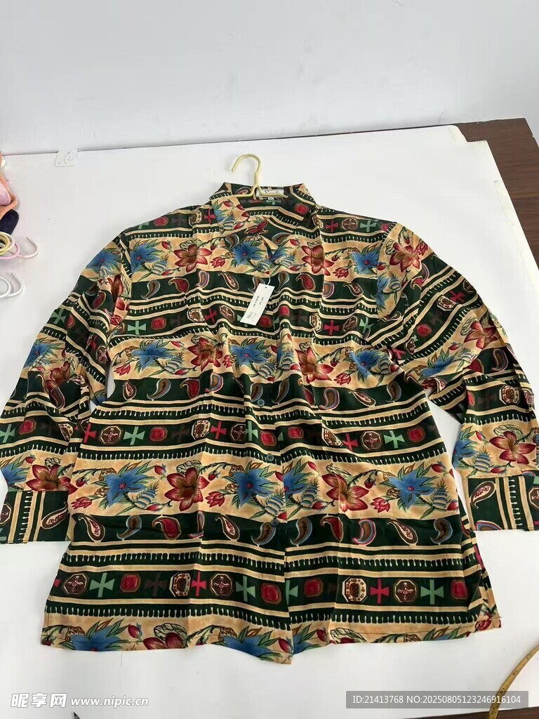 复古花纹长袖上衣展示