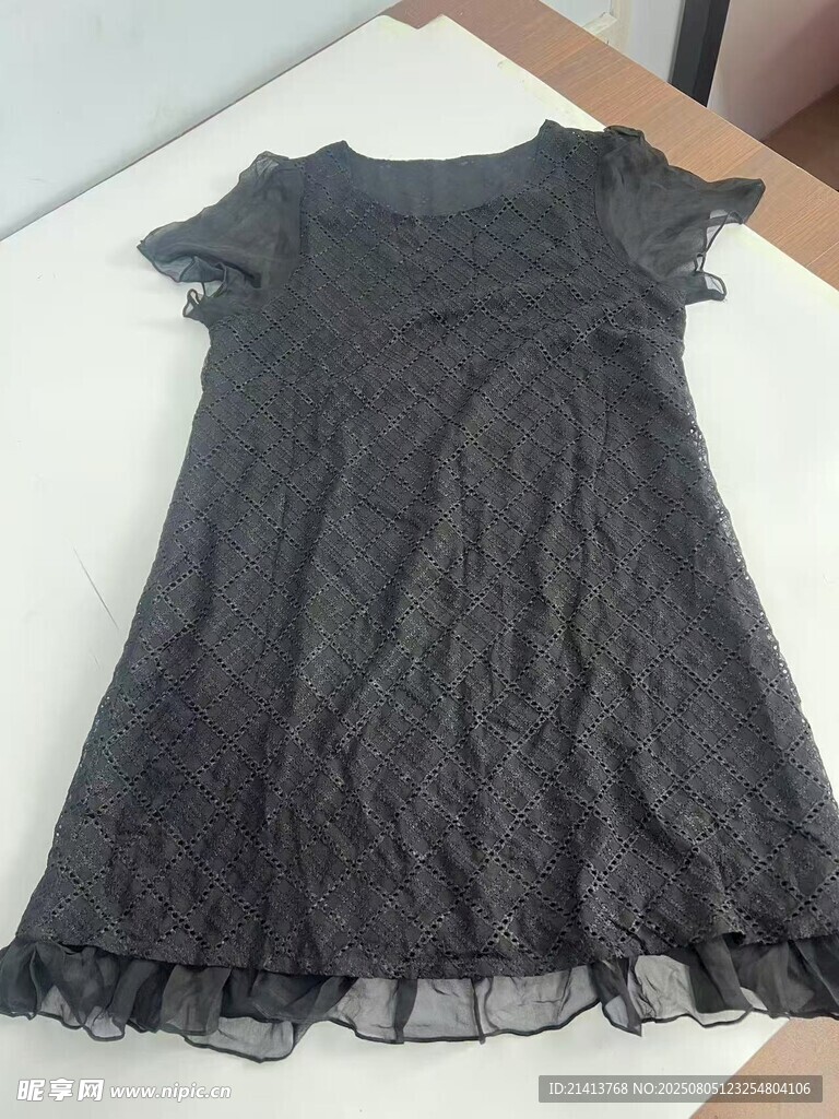 黑色蕾丝短袖连衣裙