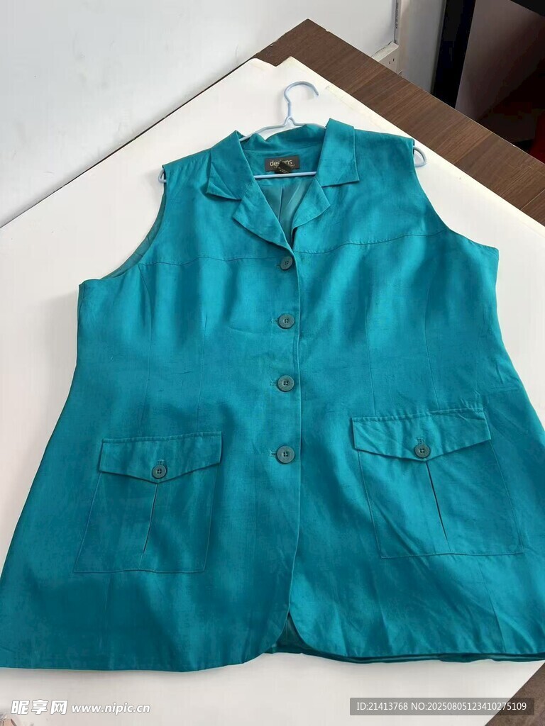 蓝绿色无袖上衣展示