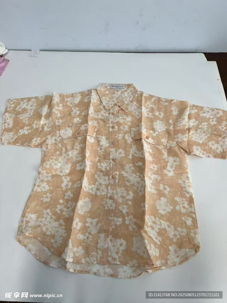 复古花纹中式上衣展示