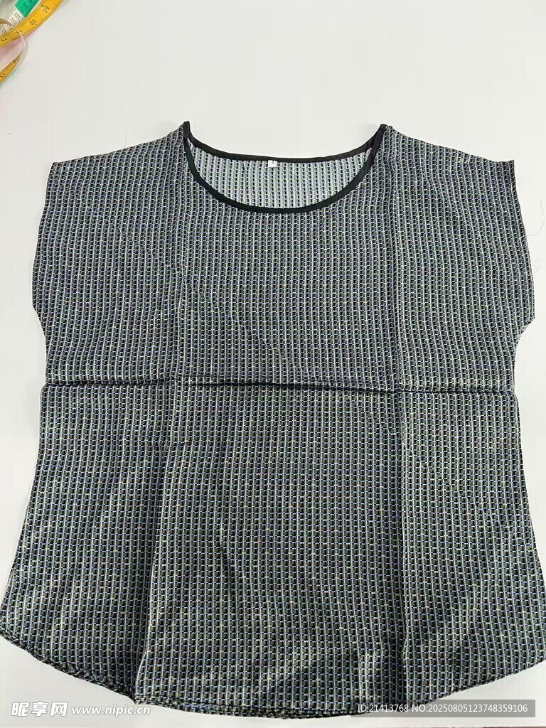 灰色无袖上衣展示