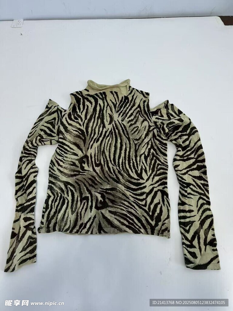 斑马纹长袖上衣展示