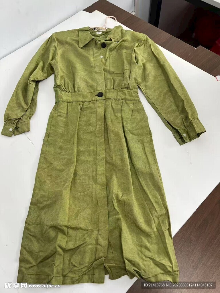 绿色长款连衣裙展示