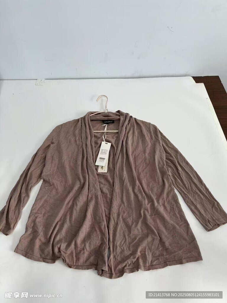 棕色长袖上衣展示