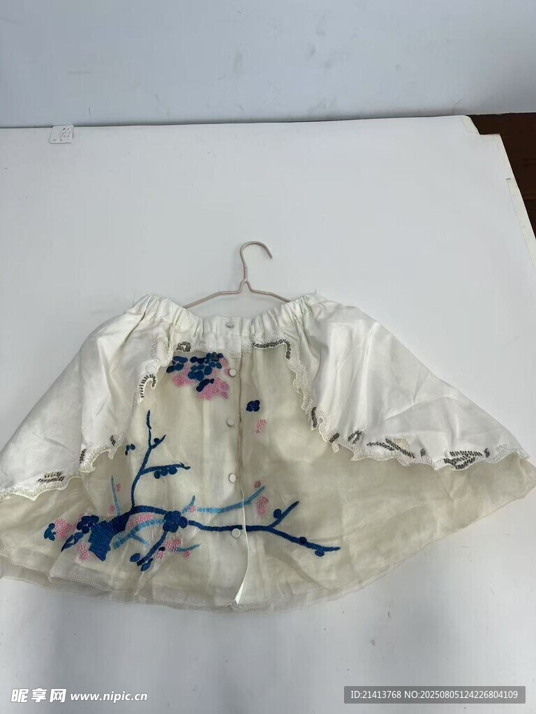 精美刺绣蕾丝上衣