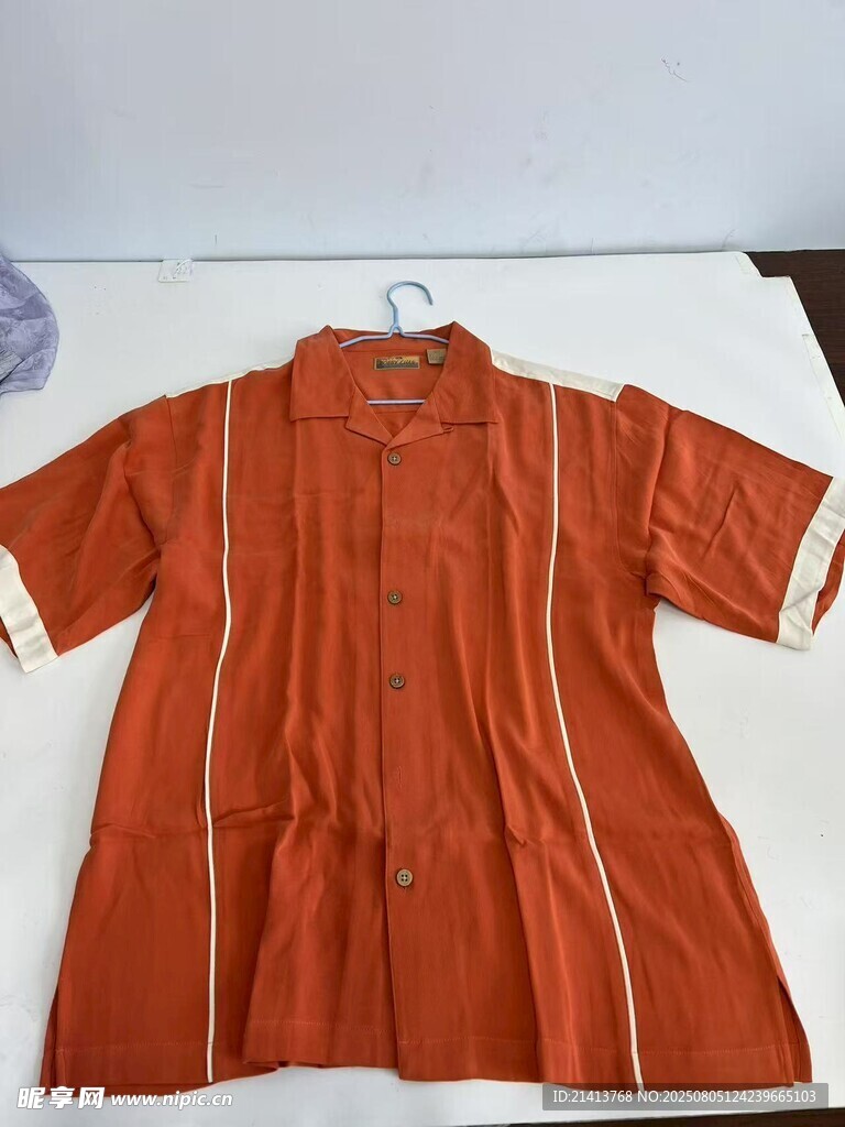 橙色条纹短袖上衣展示