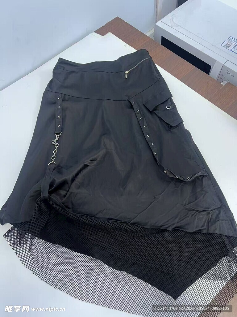 黑色工装风短裤展示
