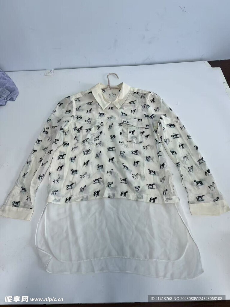 印花长袖衬衫展示