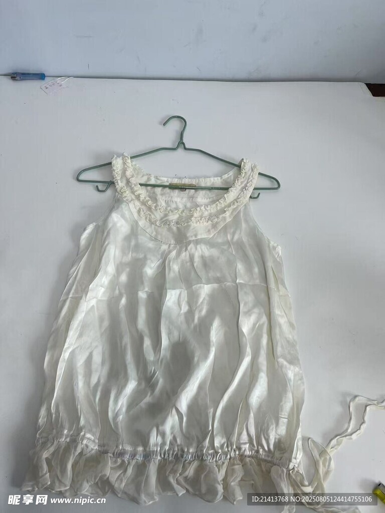 白色蕾丝花边女童连衣裙