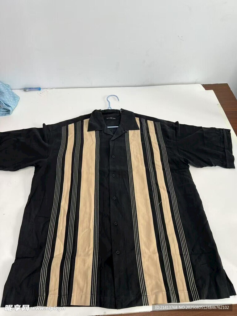 条纹复古短袖上衣展示
