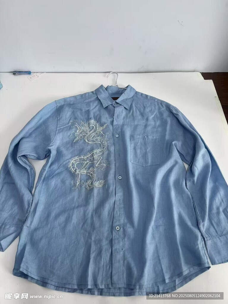 蓝色绣花长袖牛仔衬衫