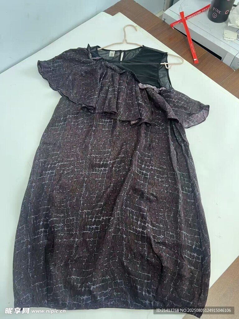 褶皱格子裙展示