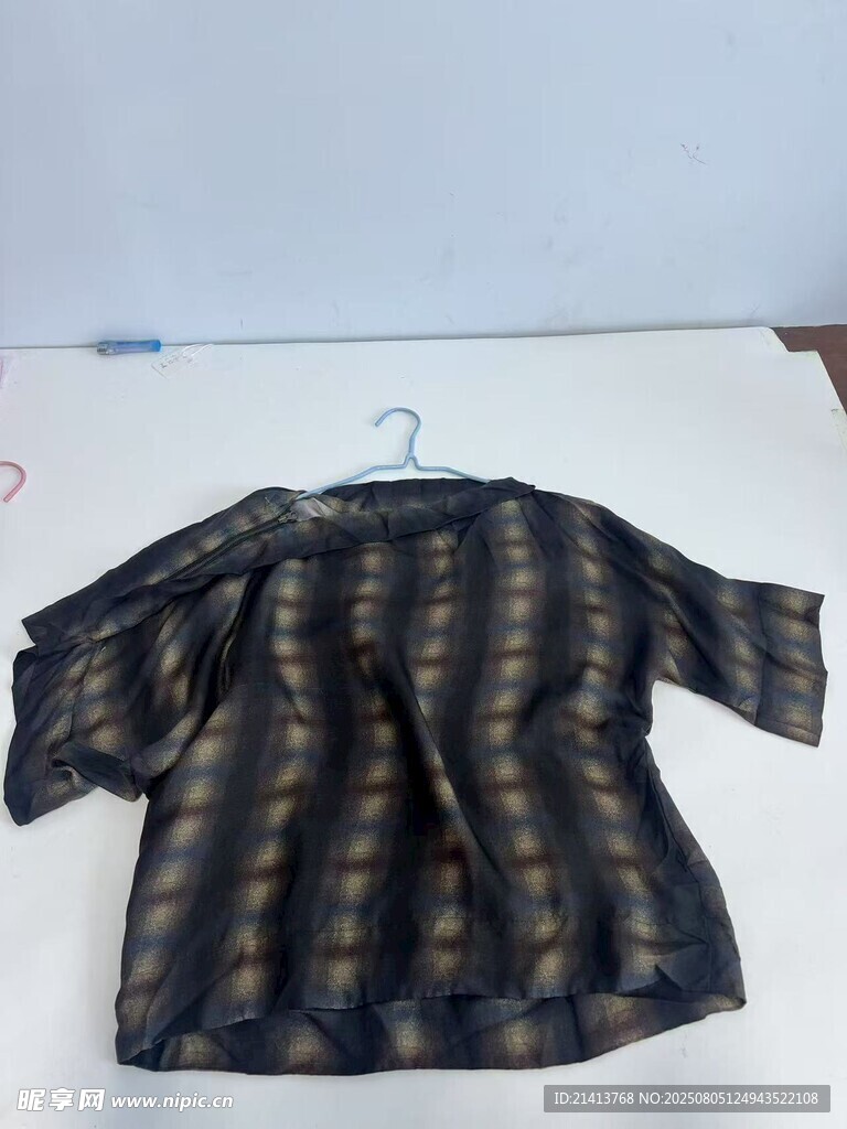 黑色花纹短袖上衣展示