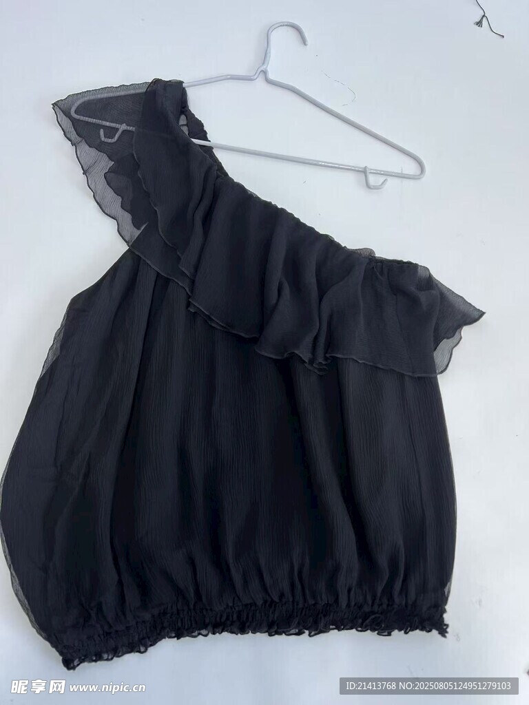 黑色单肩荷叶边女式上衣