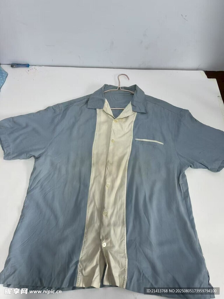 浅蓝色短袖衬衫展示