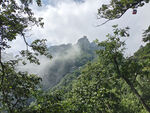 山林云雾间的自然美景