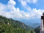 山间美景蓝天白云青山