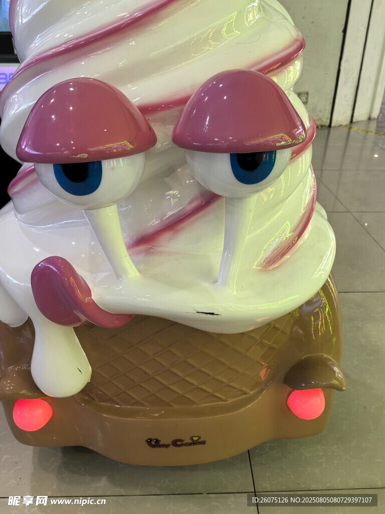 可爱冰淇淋造型摇摇车