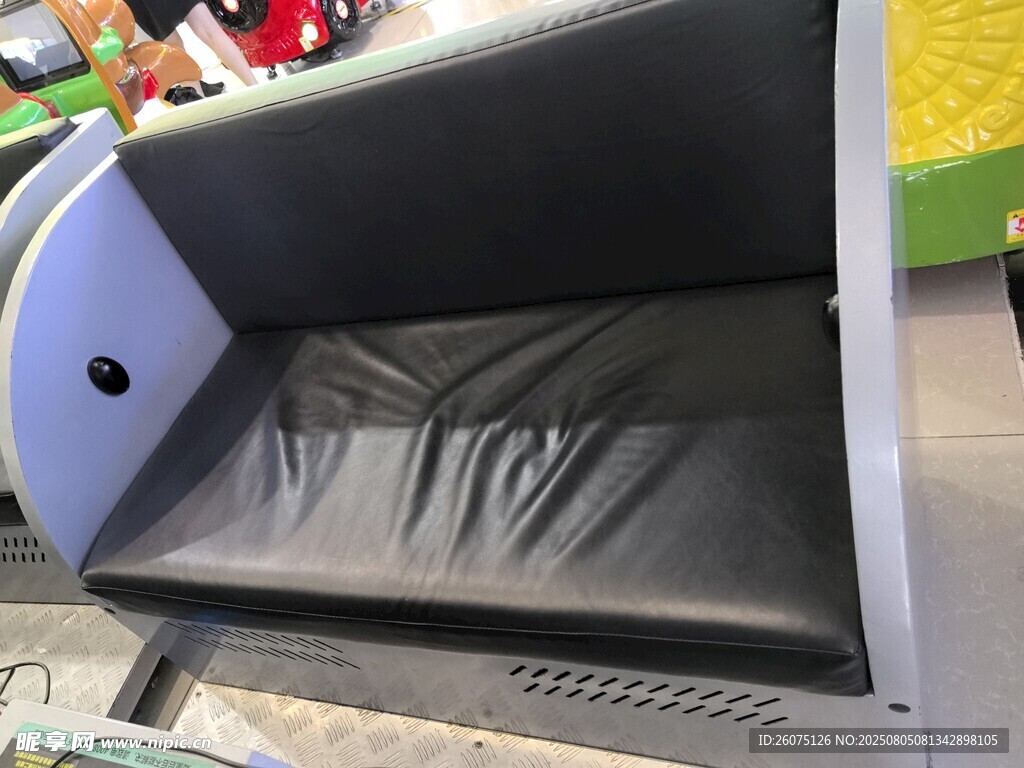 黑色皮质沙发展示