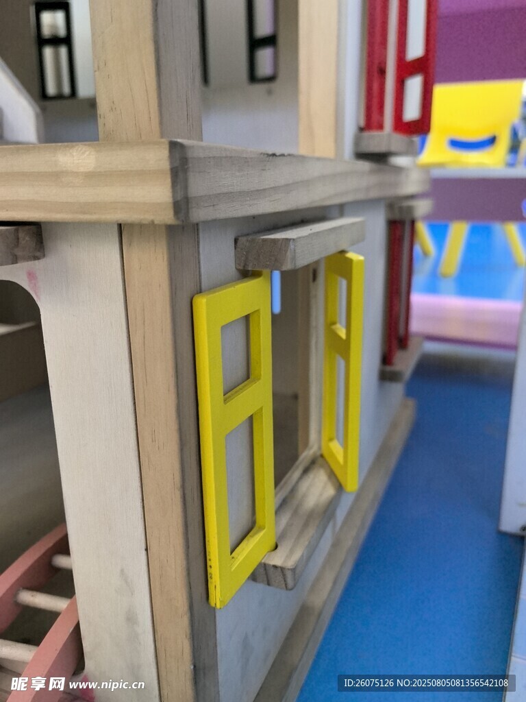 儿童游乐区的多彩建筑模型
