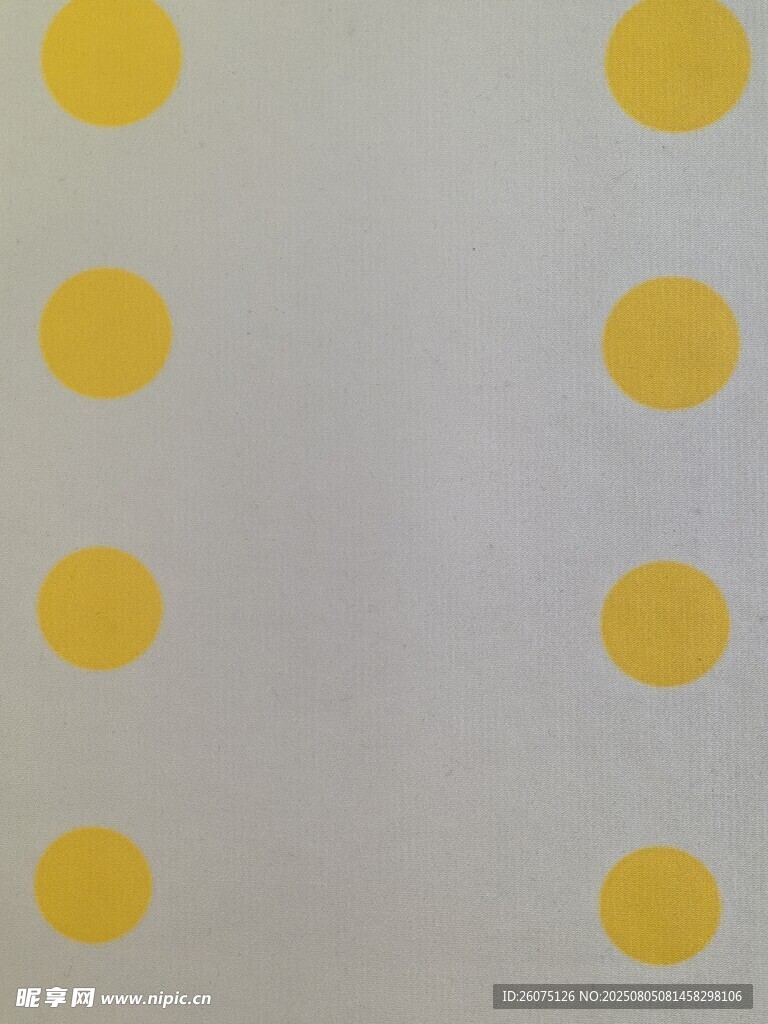 白色背景上的黄色圆点图案