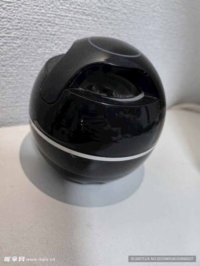 黑色半球形音箱