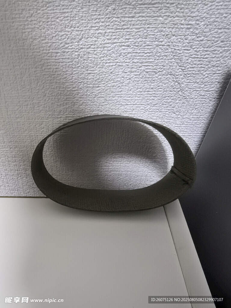 防烫杯垫置于白色桌面上
