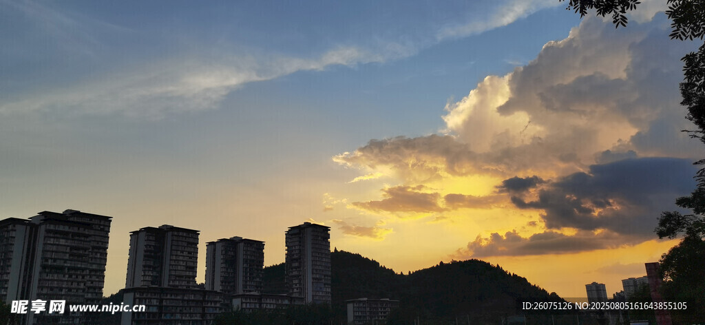 城市黄昏天际线美景