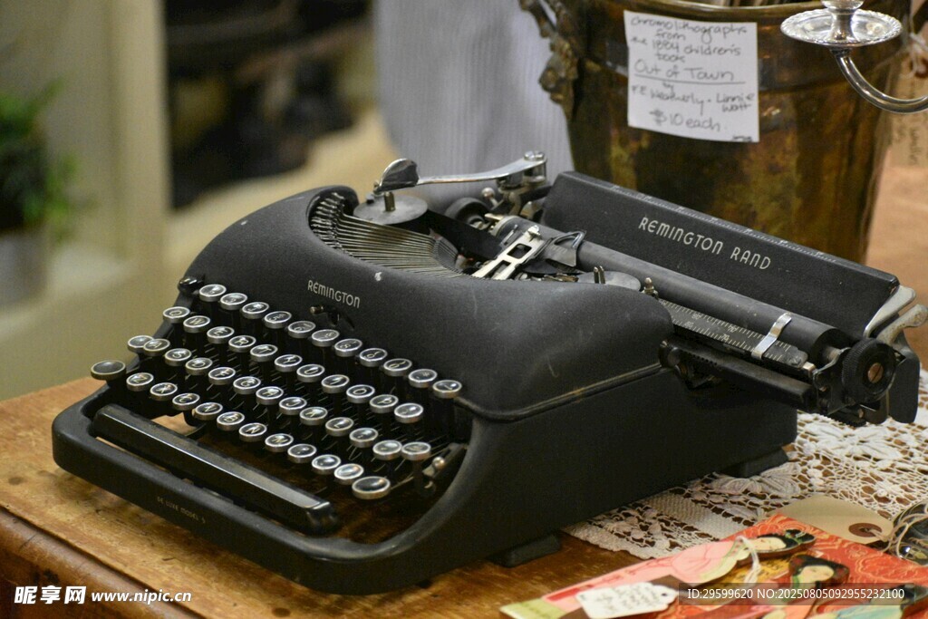复古黑色打字机展示