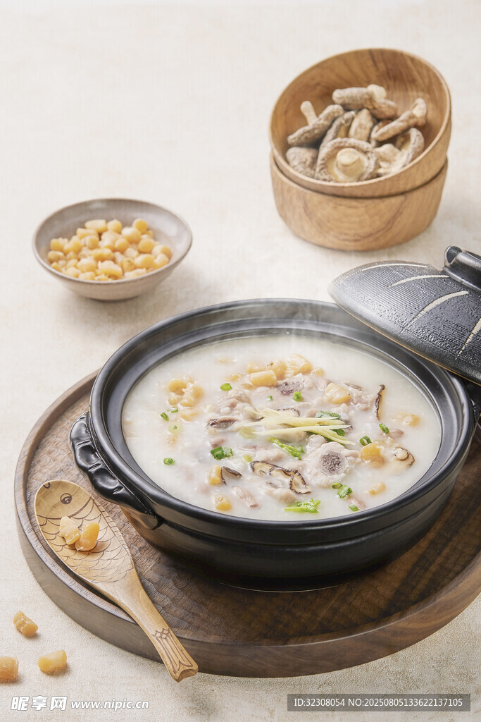营养美味的菌菇粥