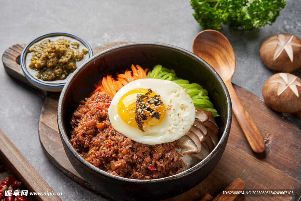 韩式美味石锅拌饭