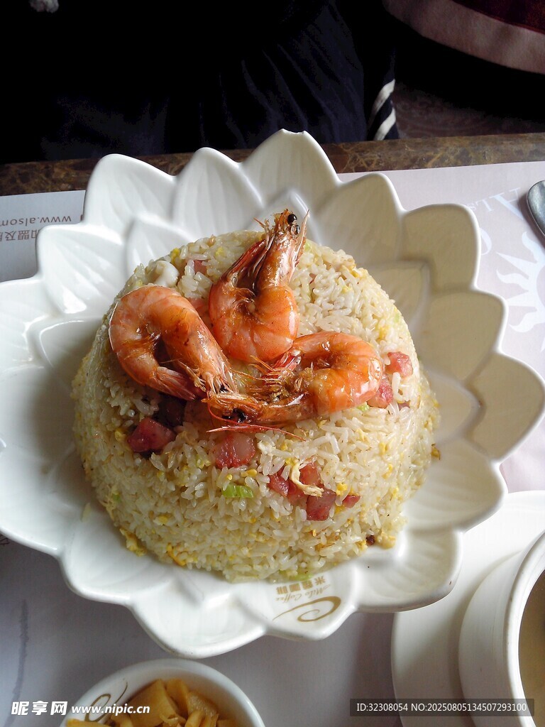 虾仁培根炒饭美食特写