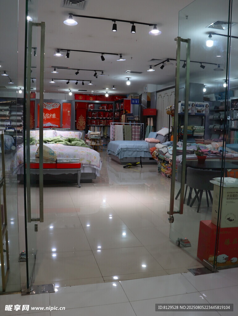 现代家具店内部陈列