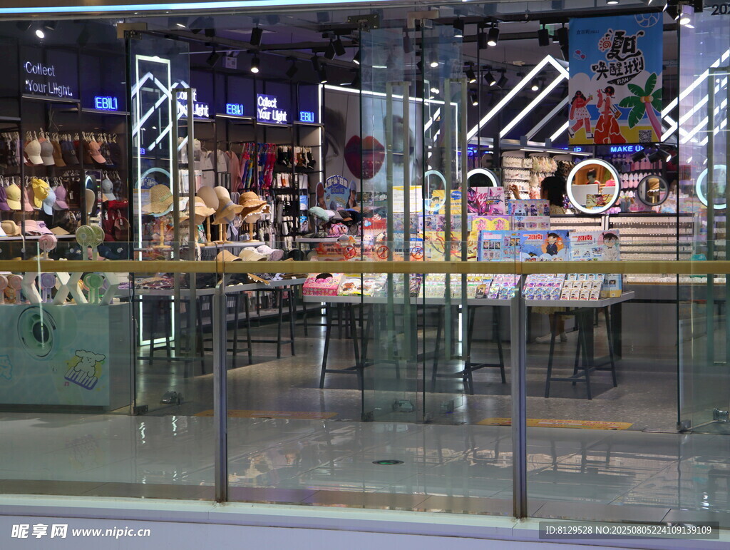 时尚店铺陈列展示