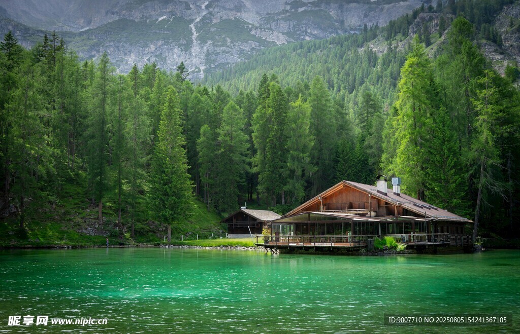 湖畔木屋 自然静谧之景