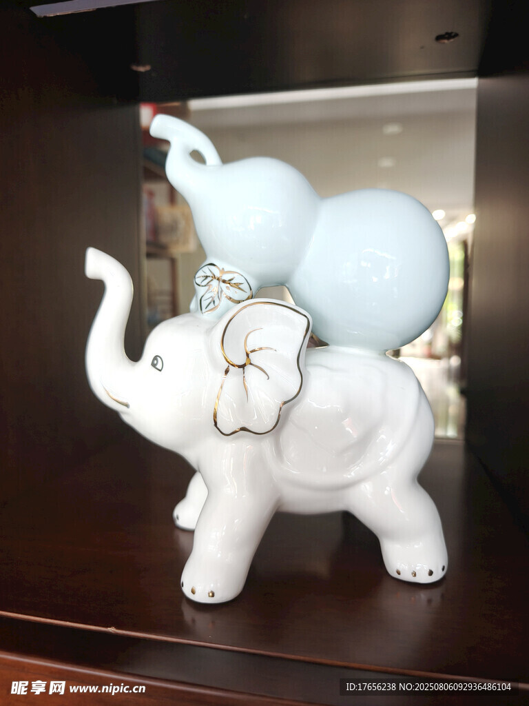 白色大象摆件