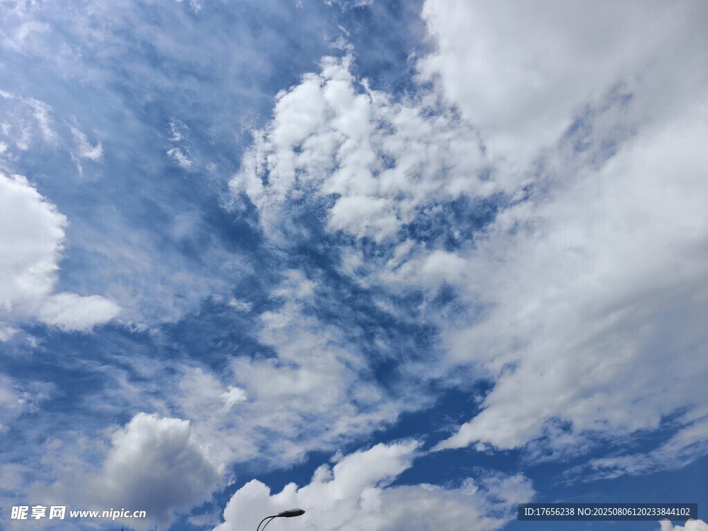 蓝天白云美景