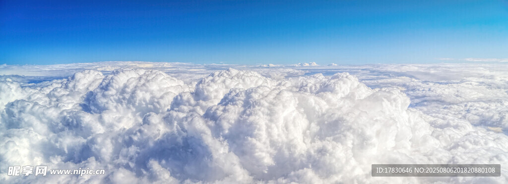 高空俯瞰壮丽云海景观