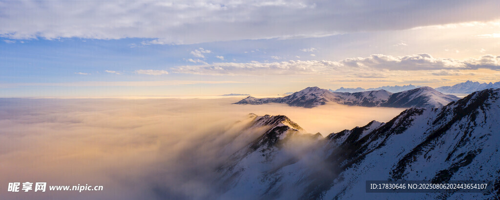 雪山云海壮丽日出景观