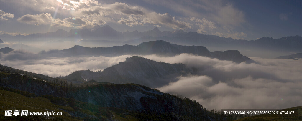 山间云海日出美景